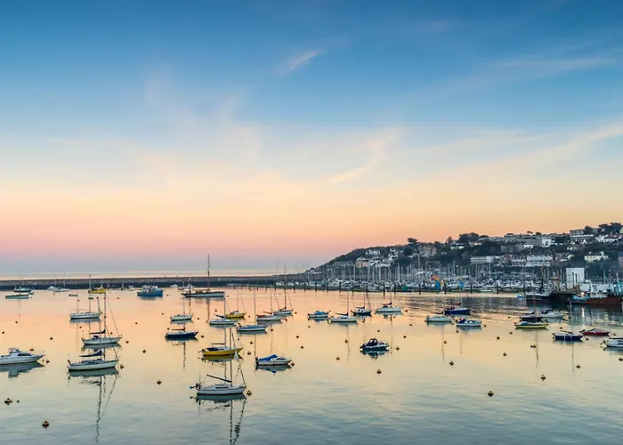 Stylish Brixham Home, Sleeps 7, Parking & Garden