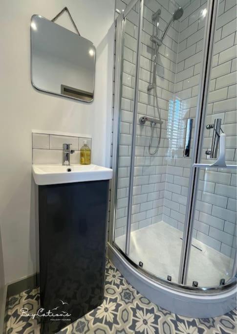 Holiday home Stylish Home, Sleeps 7, Parking & Garden Brixham