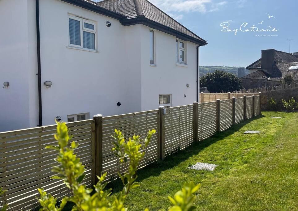 Stylish Home, Sleeps 7, Parking & Garden Holiday home Brixham